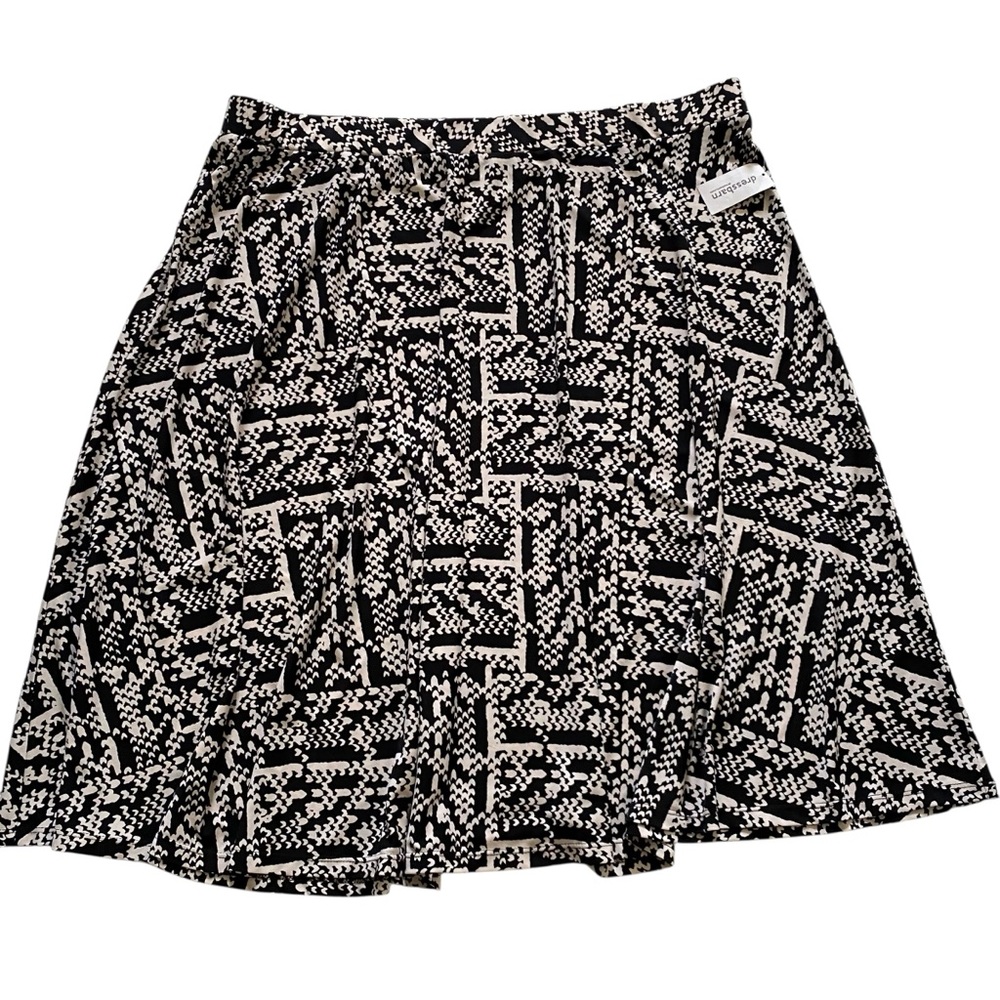 NWT Dressbarn Printed Black White Elastic Waistband A-Line Skirt Women’s Size 2X